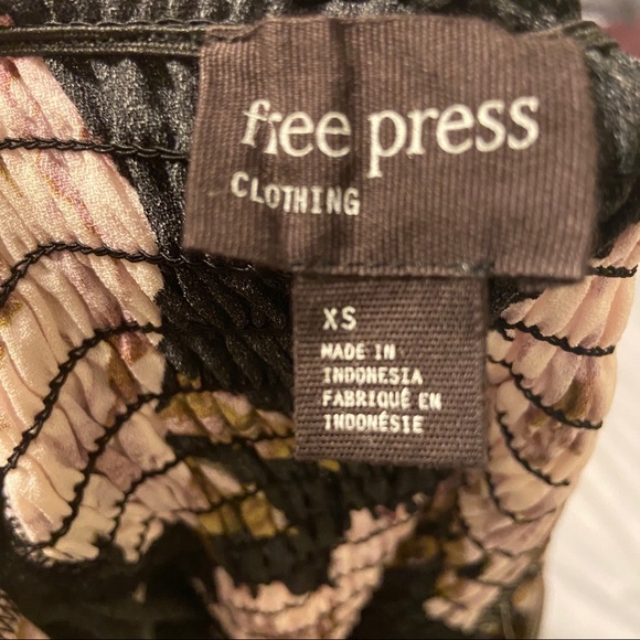 Free Press Black Floral Square Neck Elbow Half Sleeve Top Blouse Smocked XS New - Picture 6 of 6